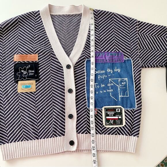 LEDiN Women's Cute PuPu Patch Oversized Cardigan Sweater Navy Cream Chevron M - Picture 9 of 13